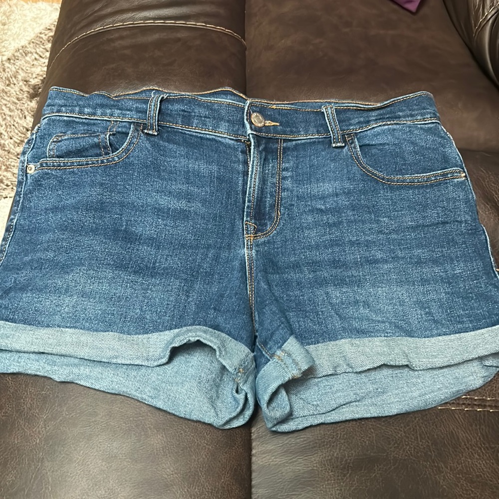 Old Navy women’s Drew jean shorts